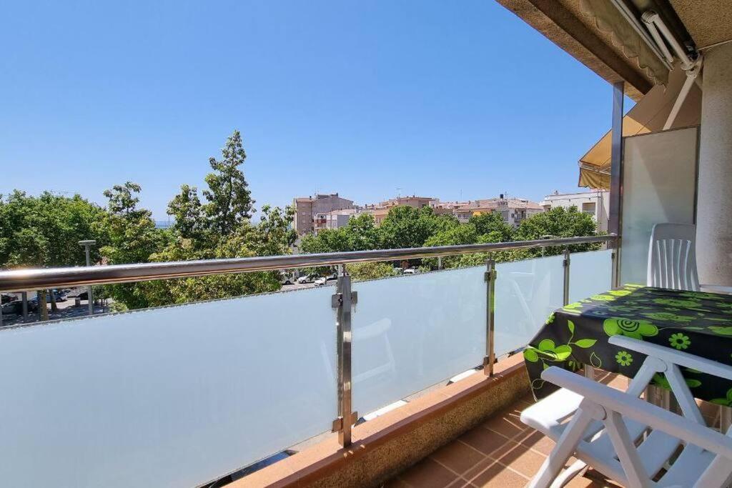 Piso En El Centro Con Vistas Al Mar Y Balcon Apartment Roses Exterior photo