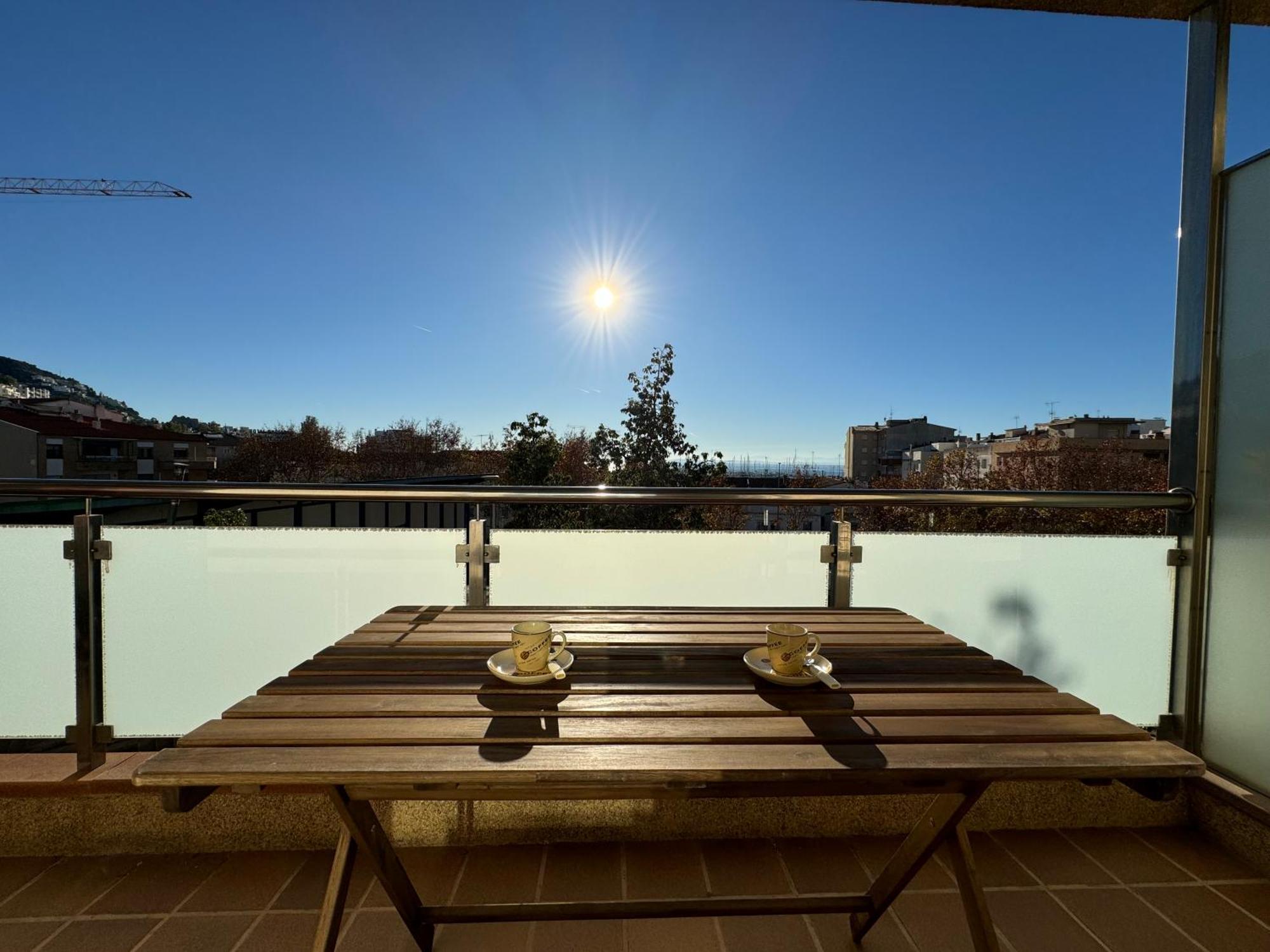 Piso En El Centro Con Vistas Al Mar Y Balcon Apartment Roses Exterior photo